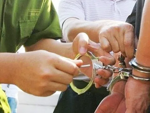 Phó Chánh Văn phòng Toà án nhân dân tỉnh Vĩnh Long bị bắt