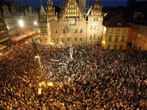 Thượng viện Ba Lan thông qua dự luật Tòa án tối cao gây tranh cãi