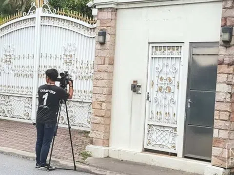 Cảnh sát phong tỏa nhà bà Yingluck chờ lệnh khám xét