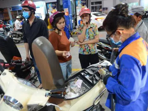 Cõng thuế phí khủng, giá xăng lại sắp tăng?