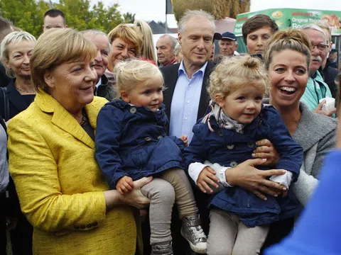 Bà Merkel chưa có đối thủ xứng tầm