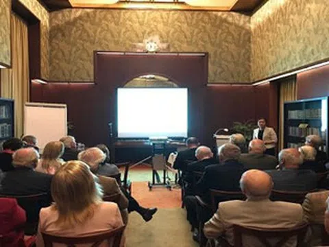 Giới thiệu thành tựu Đổi mới của Việt Nam với bạn bè Hà Lan