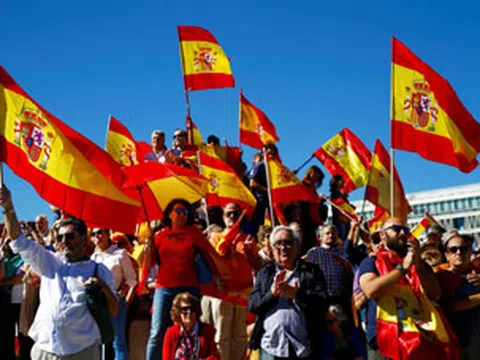 Khủng hoảng chính trị chưa từng có, biểu tình lớn ở 50 thành phố Tây Ban Nha