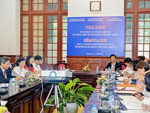 Thẩm quyền riêng của Thẩm phán trong tố tụng đối với người chưa thành niên