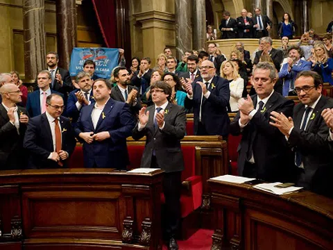 Tuyên bố độc lập của cơ quan lập pháp Catalonia là một "tội ác"