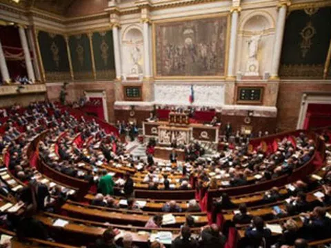 Pháp: Siết chặt an ninh bằng luật chống khủng bố mới