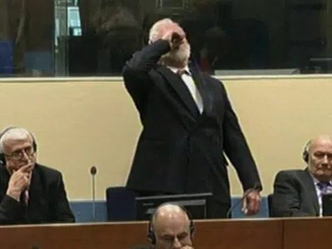 Tướng Bosnia tự tử khi xét xử, tòa quốc tế siết chặt lại an ninh