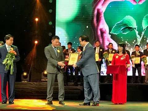 Tân Hoàng Minh ủng hộ 11.000 chiếc ghế cho nhà văn hóa các địa phương