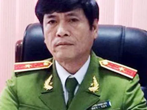 Tướng đánh bạc và sự tha hóa quyền lực