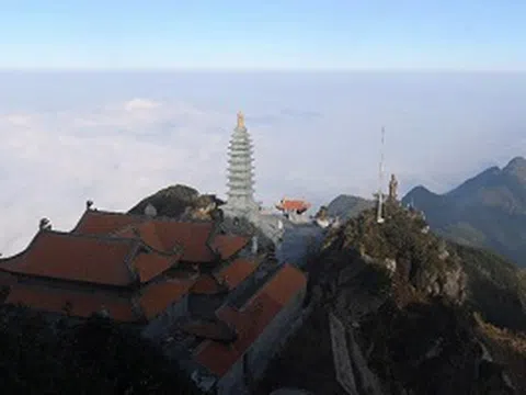 Khám phá kiến trúc tâm linh thuần Việt trên đỉnh thiêng Tây Bắc