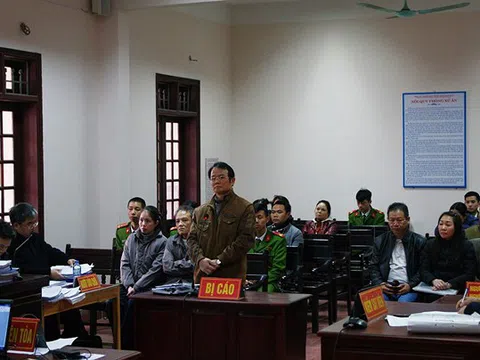 Nguyên phó viện trưởng VKSND tỉnh Thái Nguyên chuẩn bị hầu tòa