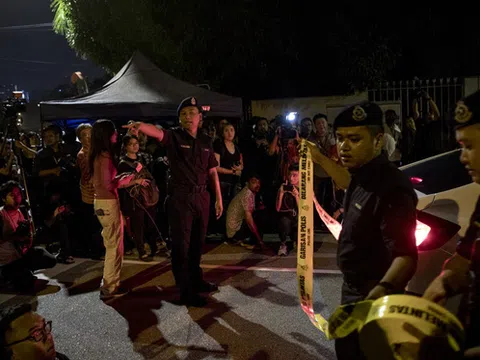 Cảnh sát khám nhà cựu Thủ tướng Malaysia điều tra vụ tham nhũng 4,5 tỷ USD