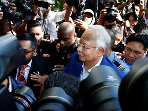 Cựu Thủ tướng Malaysia trình diện trước Ủy ban chống tham nhũng