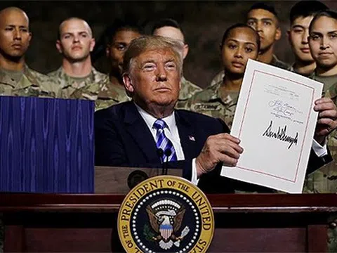 Tổng thống Mỹ ký ban hành Luật quốc phòng