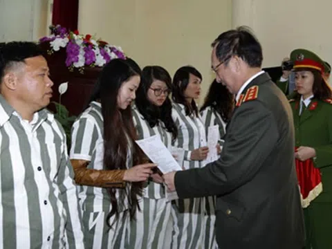 “Tha tù trước thời hạn” và “đặc xá”