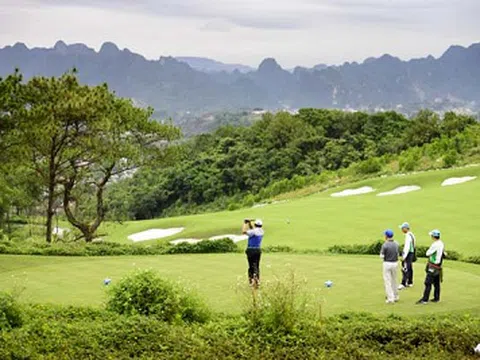 Cận cảnh khu nghỉ dưỡng - sân golf trên núi ngắm trọn vịnh Hạ Long