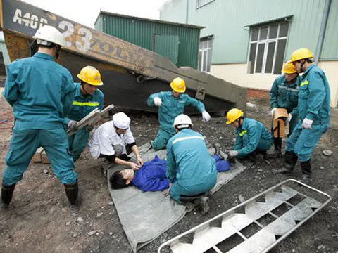 Đối tượng, điều kiện và chế độ được hưởng khi người lao động bị tai nạn lao động