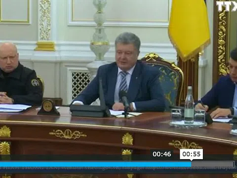 Ukraine ban bố tình trạng chiến tranh trên lãnh thổ