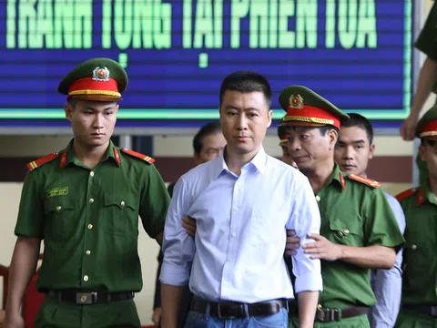 Xét xử ông Phan Văn Vĩnh: Tiết lộ thủ đoạn các bị cáo hợp thức tiền "bẩn"