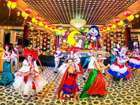 Du ngoạn thế giới trong lòng Sun World