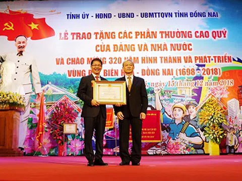 Ông Trần Bá Dương và THACO nhận Huân chương Lao động hạng Nhất