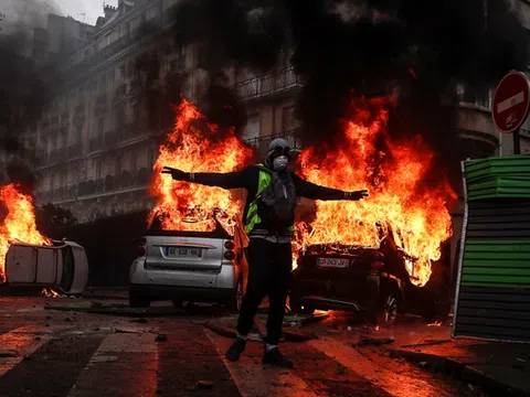 Bạo loạn khủng khiếp “chưa từng có” làm Paris hoa lệ như đang trong cuộc chiến