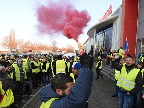 "Luận" về biểu tình ở Pháp, ông Trump nói cần chấm dứt thỏa thuận khí hậu Paris “vô lý và đắt đỏ”