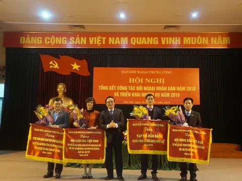 Năm thứ ba liên tiếp, Hội Luật gia Việt Nam được tặng Cờ Thi đua của Ban Đối ngoại Trung ương Đảng