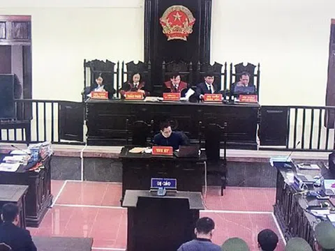Tòa bác yêu cầu trả hồ sơ vụ chạy thận ở Hòa Bình, VKS đề nghị xử lý luật sư