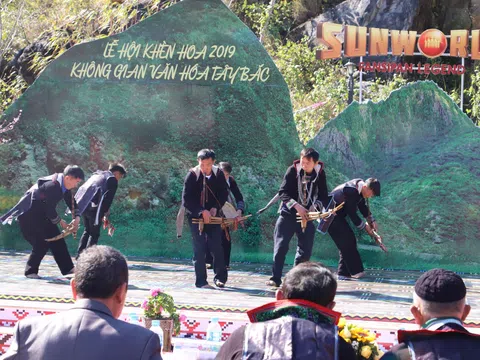 Đến ngay Fansipan vui lễ hội khèn hoa xuân rộn ràng