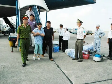 Lính hình sự và những cuộc di lý thót tim