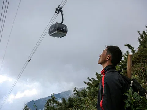 Theo chân những “gã điên” mở lại lối kéo cáp treo lên Fansipan