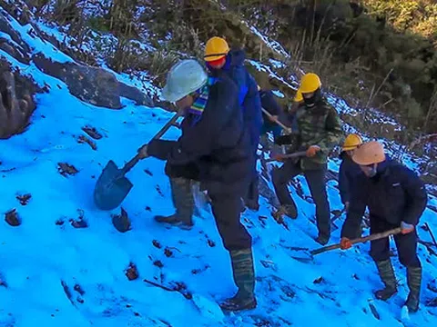 Kỳ tích kéo điện lên nóc nhà Đông Dương