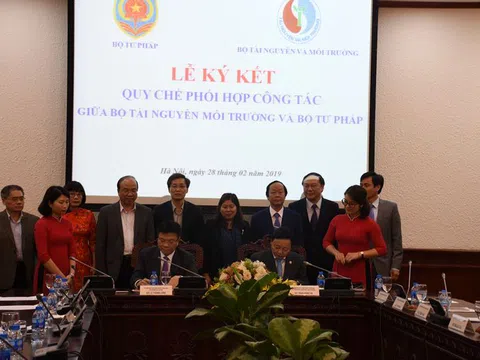 Ký kết Quy chế phối hợp công tác giữa Bộ Tư pháp - Bộ Tài nguyên và Môi trường
