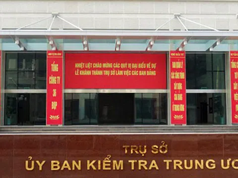 Cơ quan kiểm tra có quyền yêu cầu dừng công tác cán bộ, đảng viên có dấu hiệu vi phạm