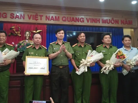 Thưởng nóng Ban chuyên án phá thành công thảm án ở Bình Dương