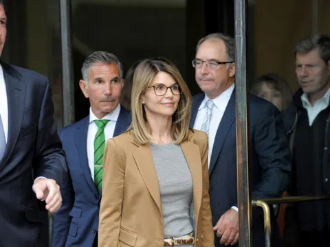 Nữ diễn viên "Full House" không nhận tội trong vụ lừa đảo tuyển sinh đại học