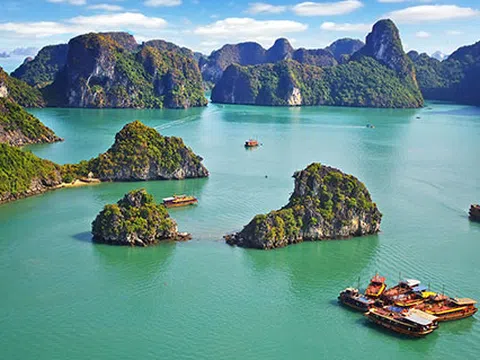 Không chỉ đẹp như tiên cảnh, Hạ Long còn thu phục du khách bởi những yếu tố hấp dẫn này