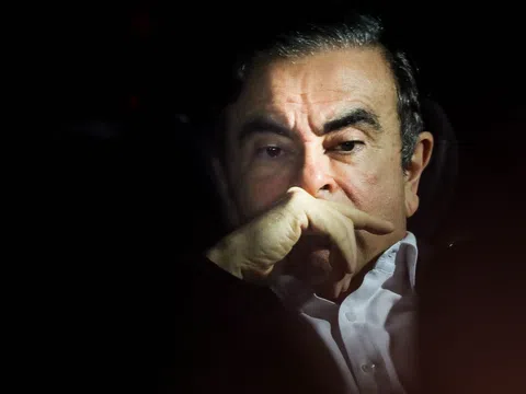 "Chạy trời không khỏi nắng", cựu Chủ tịch Nissan bị khởi tố tội danh mới