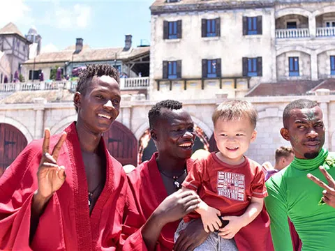 Từ “Vũ hội Ánh Dương”, ngẫm về du lịch lễ hội tại Việt Nam