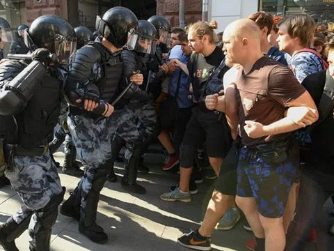 Moscow: Bắt giữ hơn 1.000 người biểu tình