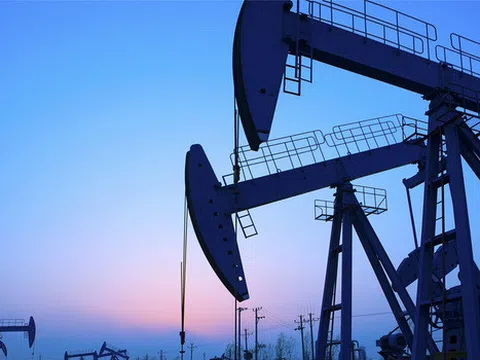 Mỹ sa thải cố vấn an ninh quốc gia, giá dầu giảm sâu