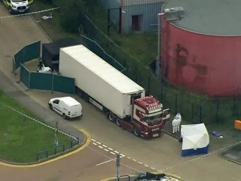 Bộ Ngoại giao thông tin về việc xác minh thông tin quốc tịch của 39 người chết ở Anh