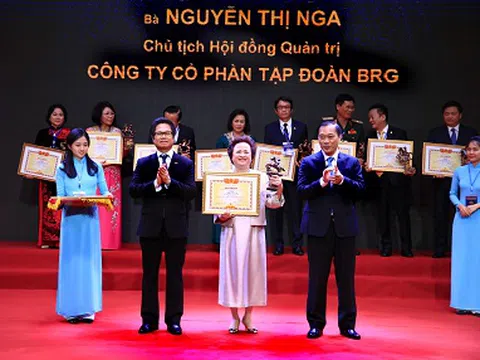 Madame Nguyễn Thị Nga, Chủ tịch tập đoàn BRG được vinh danh danh hiệu " Doanh nhân Việt Nam tiêu biểu" cúp Thánh Gióng 2019