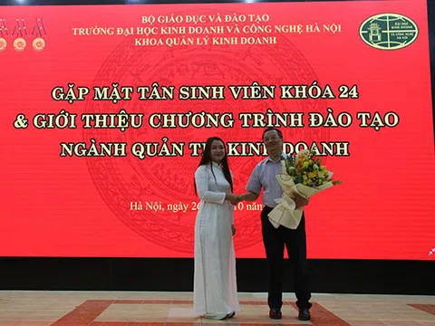 Khoa Quản lý Kinh doanh tổ chức gặp gỡ Tân sinh viên Khóa 24 & Giới thiệu chương trình đào tạo cử nhân ngành Quản trị Kinh doanh