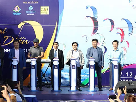 Hàng trăm vận động viên quốc tế và Việt Nam bùng nổ trong lễ hội ván diều Ninh Chữ