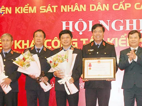 VKSND cấp cao tại Đà Nẵng đón nhận Huân chương Lao động hạng Nhất