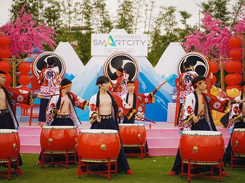 Tưng bừng hội xuân Vinhomes xuyên Tết