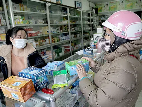 Xử lý nghiêm hành vi lợi dụng việc khan hiếm khẩu trang, nước sát trùng để bán giá cao