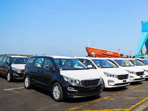 Thaco xuất khẩu 40 xe du lịch Kia Grand Carnival sang Thái Lan